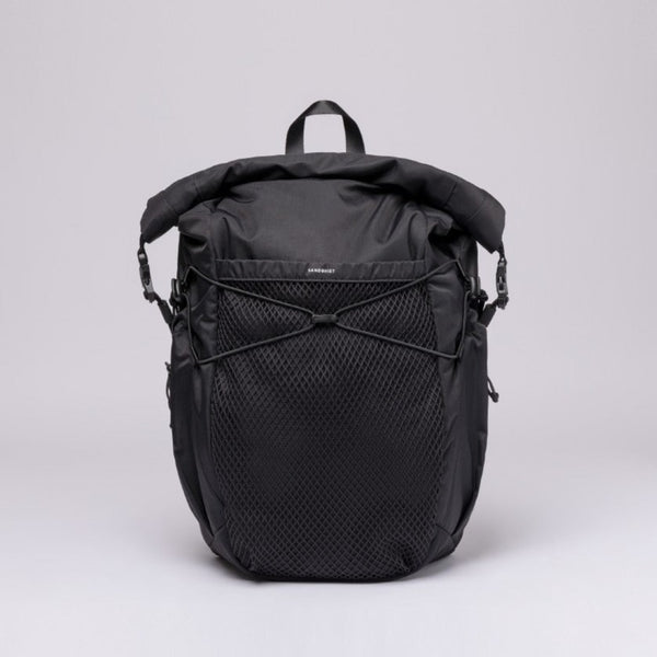 Sandqvist Louie vatnsheldur bakpoki, svartur - Með plássi fyrir fartölvu og jógadýnu